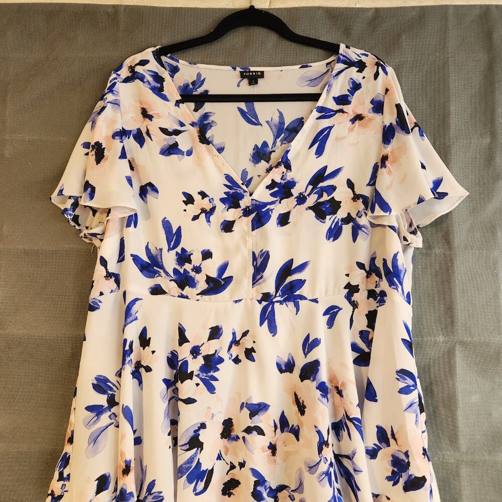 Like New Torrid Patterned Blouse Size 2